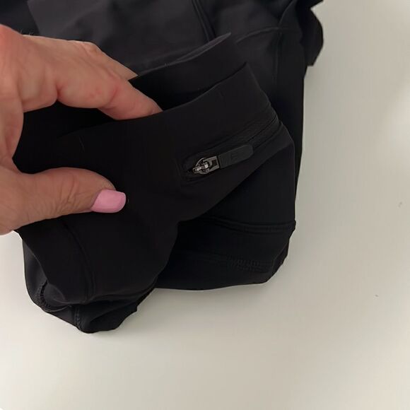 Lululemon Pace Perfect Black Side and Back Pockets 17 inch Crop Pants Size 6 - Picture 14 of 16